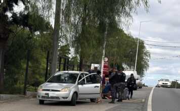 Villa del Lago: Una mujer embarazada y su pareja resultaron heridos en un choque