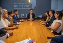 Calvo entregó fondos para obras de gas natural a intendentes de Punilla