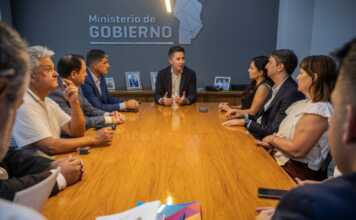 Calvo entregó fondos para obras de gas natural a intendentes de Punilla