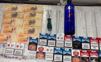 Robaron cigarrillos y efectivo en un comercio en el centro y los detuvieron