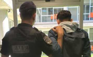 Carlos Paz: Fue a Tribunales con dos frascos con marihuana y lo detuvieron