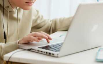 Va a juicio el joven que subió a páginas porno imágenes de sus compañeras falseadas con IA