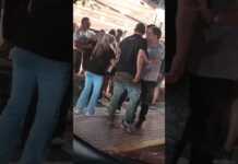 El video de la pelea entre el taxista y su pasajero en pleno centro de Carlos Paz