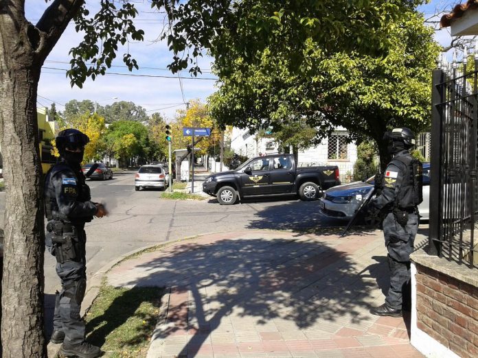 Secuestraron recetarios y un arma