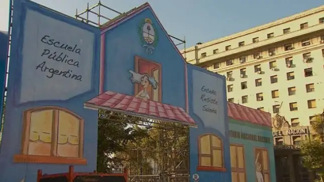 La polémica carpa docente se traslada a La Plata