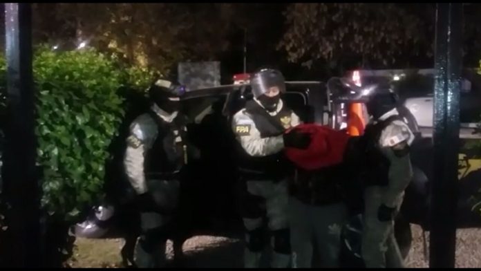 EL hombre detenido operabe en proximidad a una escuela