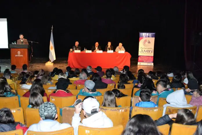 debatejovene