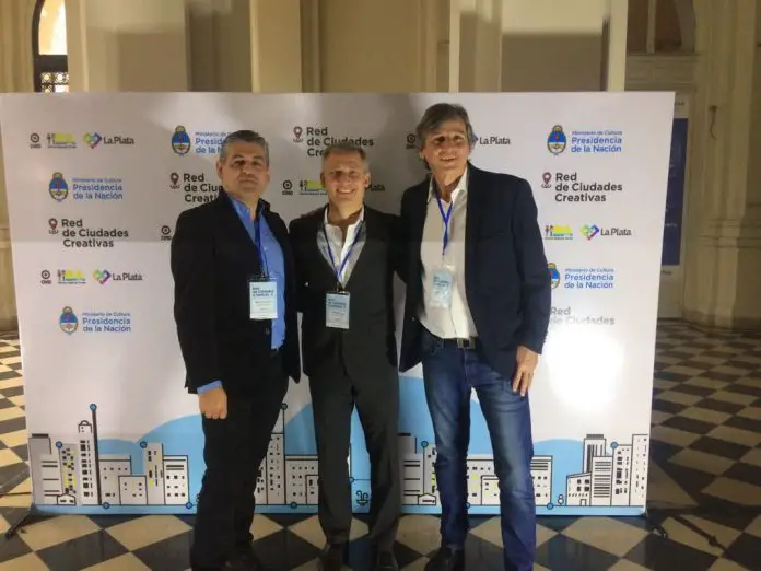 El intendente junto al director de Cultura y el concejal Marcelo Cuevas.