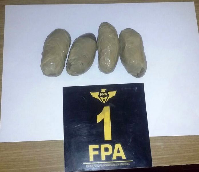 Los envoltorios que llevaba la mujer