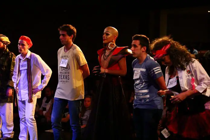 Los aspirantes se probaron ante el director