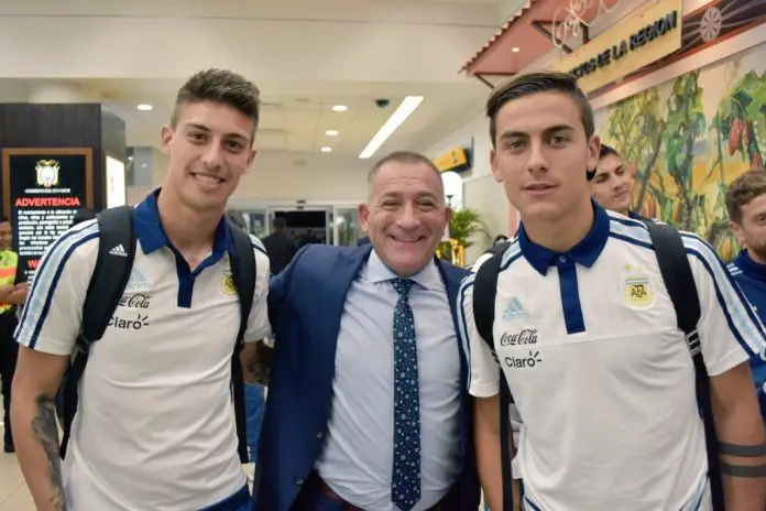 Juez junto a Rigoni y Dybala
