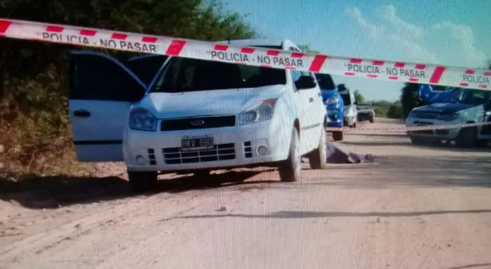EL lugar donde Nieto se quitó la vida junto a su auto. Foto: Departamental Cruz del Eje