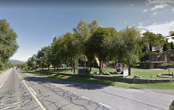 La ruta 38, lugar de acceso al barrio Cumbre Azul al norte de Cosquín