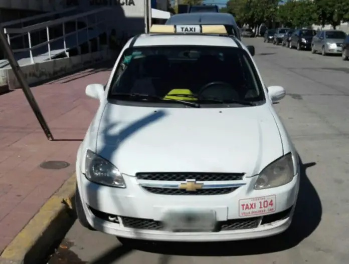 El taxi donde se entregaba la droga