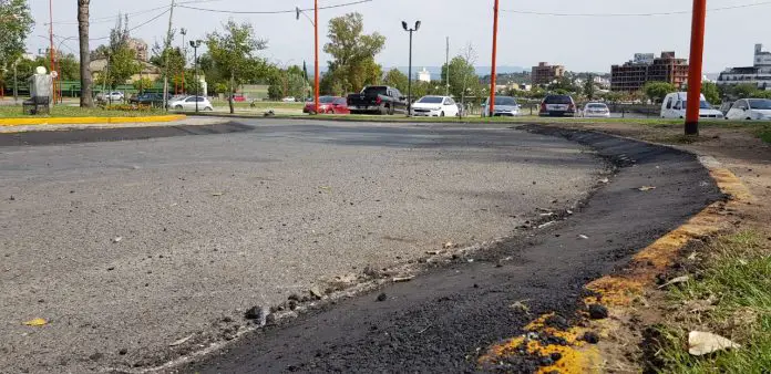 En las rotondas se realiza el trabajo sobre los cordones para preparar los
