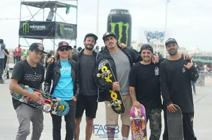 51319400_2318456378398101_916626122106470400_n