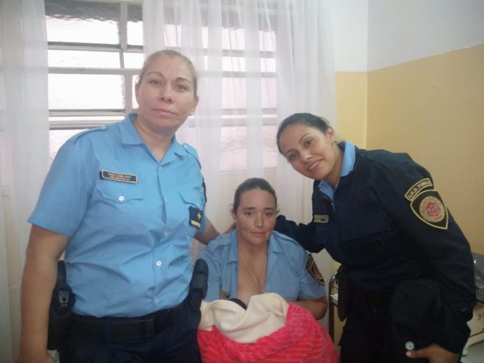 asistencia a recien nacido abandonado en la falda