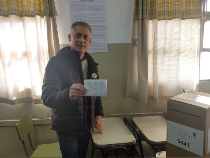 Esteban Aviles voto - elecciones municipales 2019