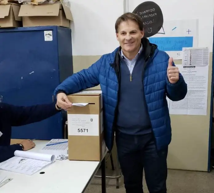 Rodrigo Serna vota - elecciones municipales 2019