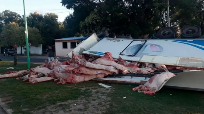 vuelco-camion-carne-mina-clavero-altas-cumbres