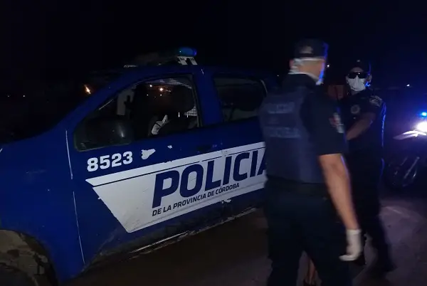 detenido-noche-policia-patrullero