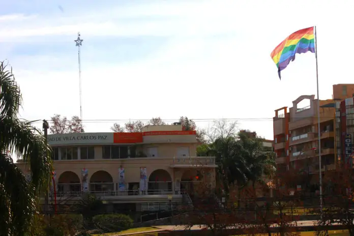 bandera trans diversidad