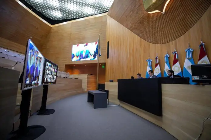 1cabe50a-e2e7-4f7d-9caf-7fc67aeca649_large