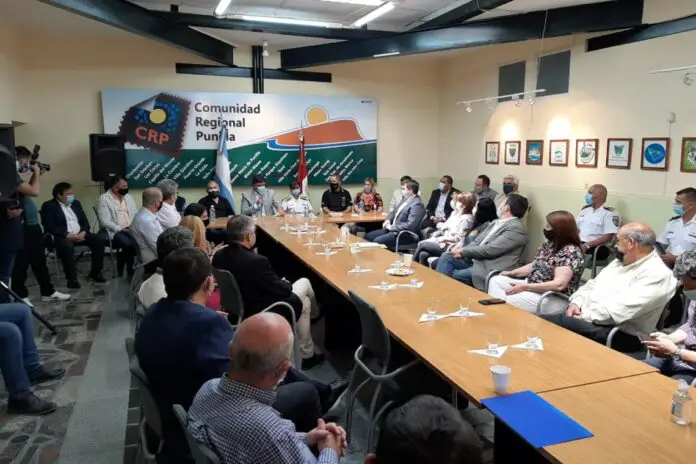 7e3c7f35-cd74-442e-9b42-7b5e2de8172c_large