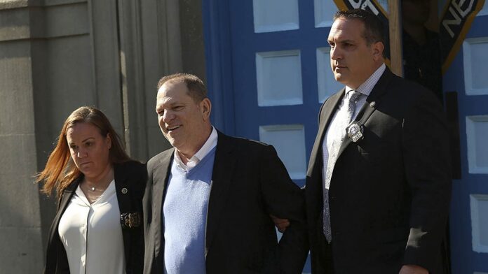 Weinstein cumple una condena de 23 años de prisión en Nueva York por violación y agresión sexual.