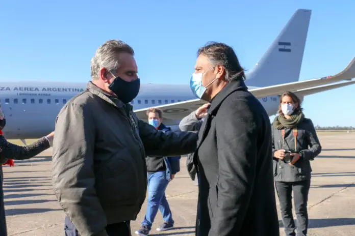 Mosquera_recibe_a_Rossi3