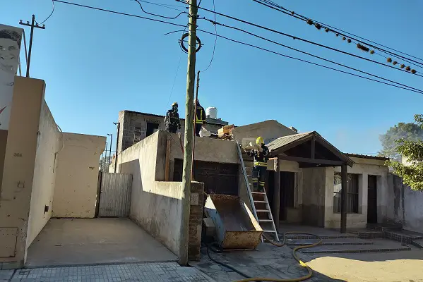 iNCENDIO-EN-BARRIO-LAS-PLAYAS