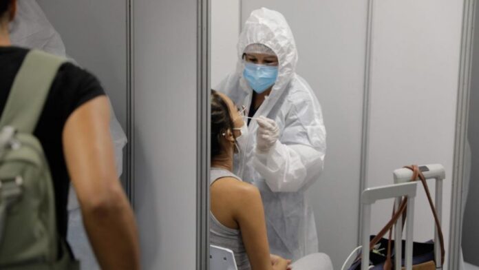 los-testeos-en-ezeiza-a-los-viajeros-que-llegan-desde-brasil-chile-y-mexico-1151131