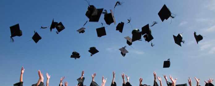 Egresados_EE-1200x482