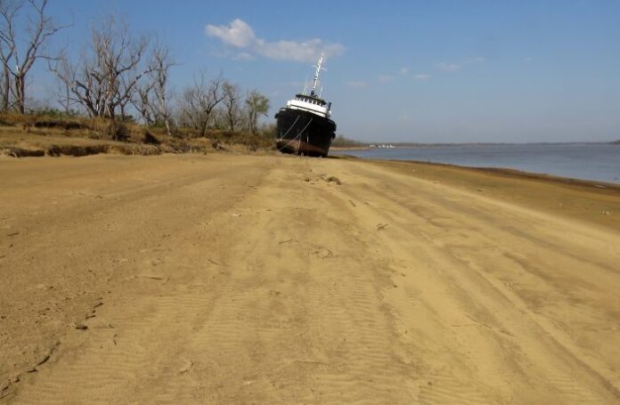 bajante-rio-parana-09-08-2021_santa_fe_la_crisis_hidrologica-702x459
