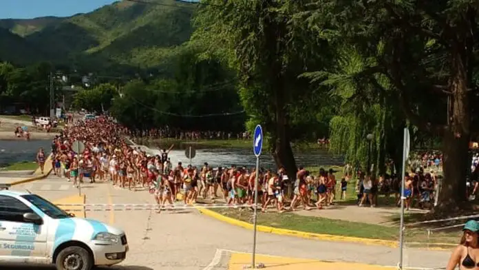 en-enero-y-plena-pandemia-los-jovenes-coparon-santa-rosa-y-generaron-gran-malestar-procuran-evitar-que-esto-se-repita