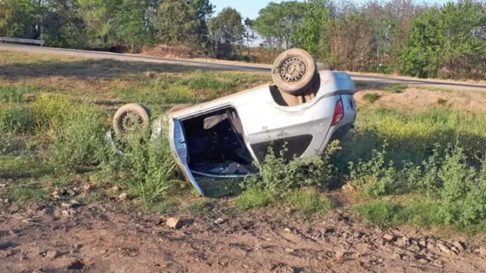 el-vehiculo-quedo-volcado-la-banquina-fuente-info-toledo-768x432
