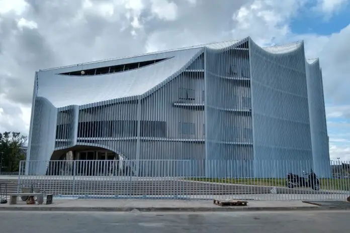 multimedia.normal.84a6614a5e9aa67e.4e75657661204c656769736c61747572612062792049676e61204c4e4d5f6e6f726d616c2e6a7067