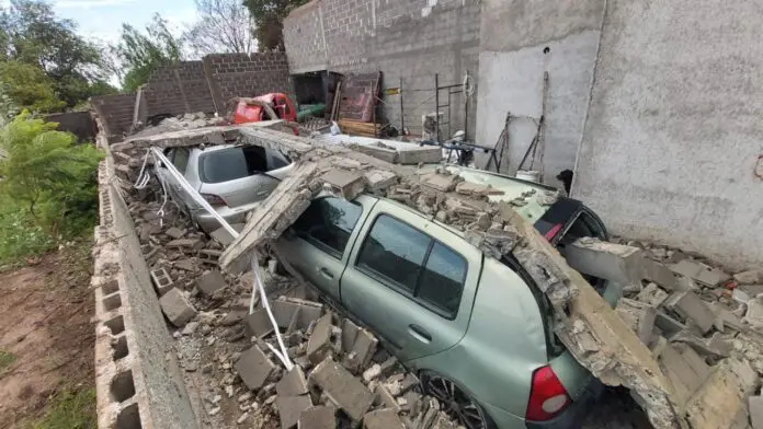 derrumbe-pared-autos-aplastados-cordoba-barrio-carcano (2)