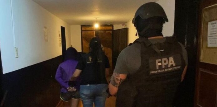 maestra jardinera detenida