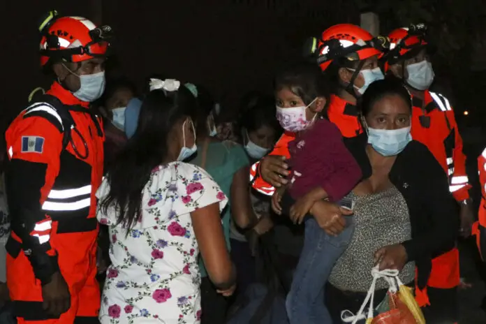 Volcán de Fuego incrementa actividad eruptiva en Guatemala