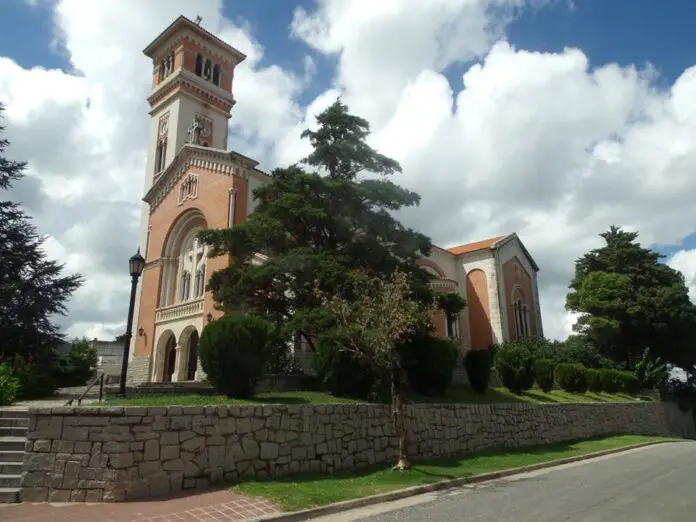 La falda iglesia