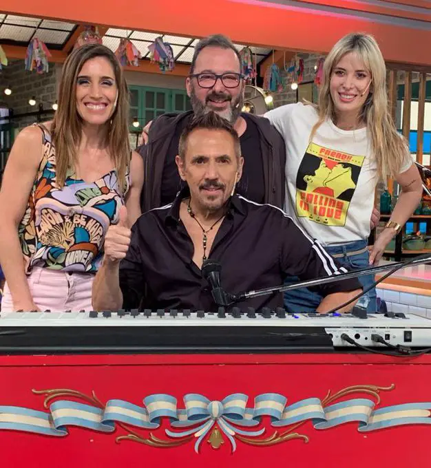 Rozin junto a artistas