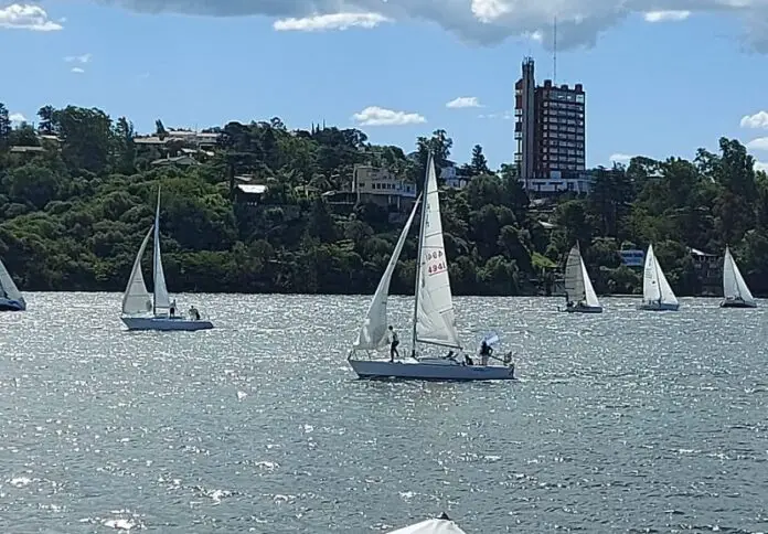 regata mujeres al viento