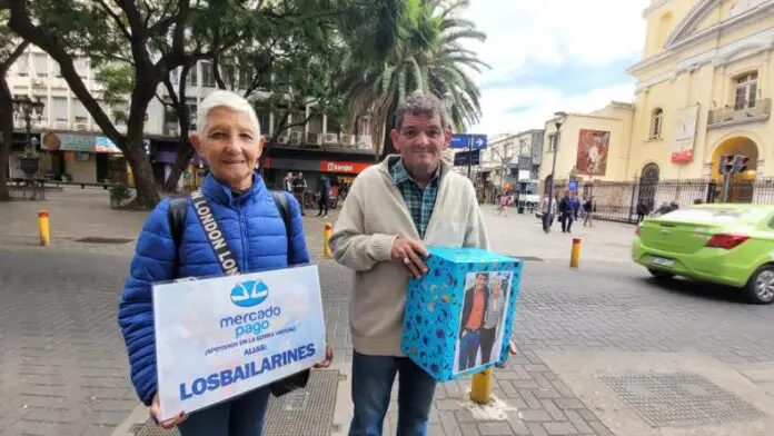 Los bailarines de la peatonal