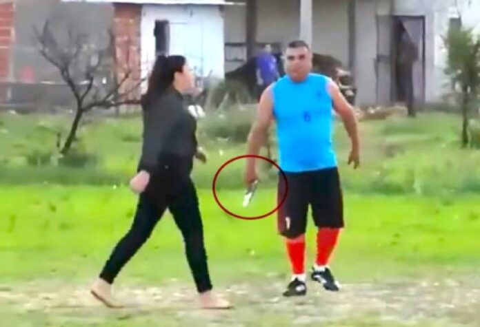 policía en partido