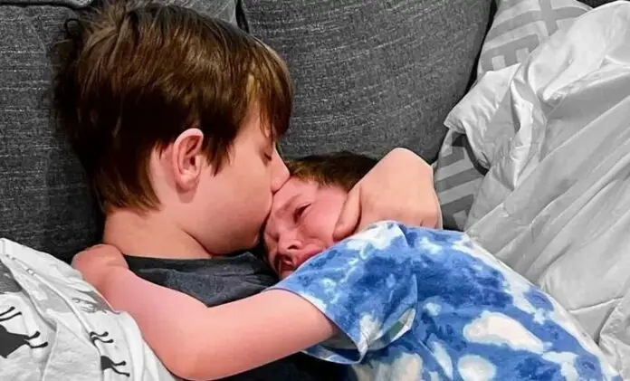 Emotivo abrazo entre Ian y Peter