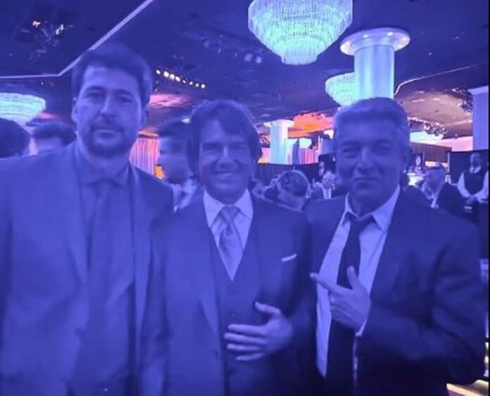 Tom Cruise con Santiago Mitre y Ricardo Darín