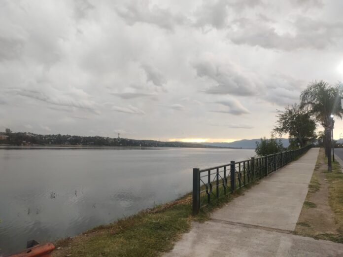 tiempo nublado con tormenta