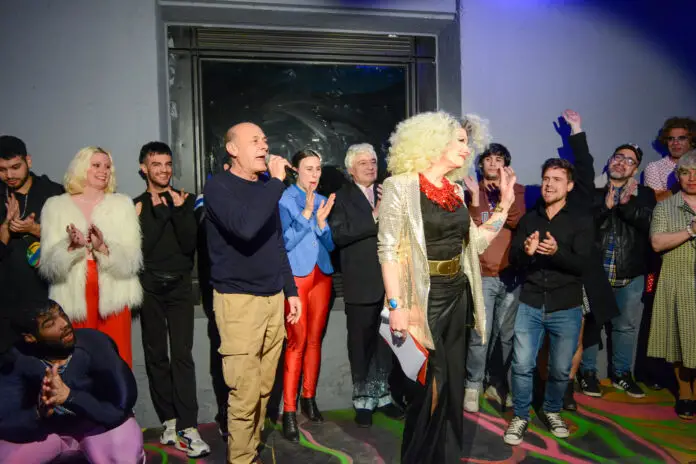 CIERRE DE CADA NOCHE CON LOS ARTISTAS