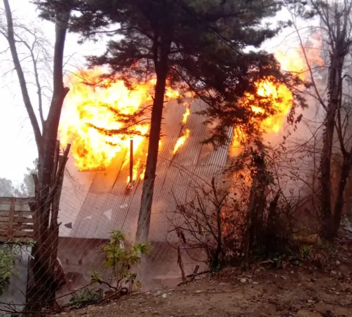 casa incendiada giardino